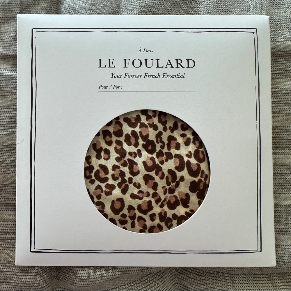 Sezane Cleopatra silk scarf leopard - Picture 3 of 5